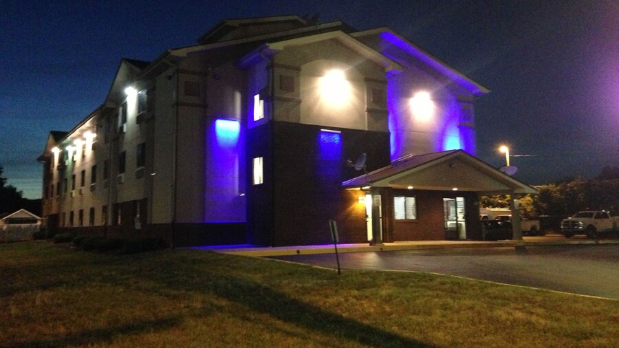 Super 8 by Wyndham New Castle