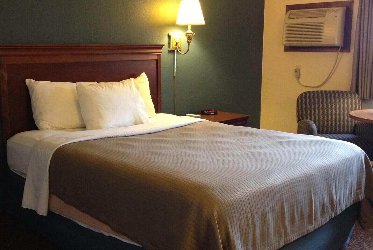 Desk, laptop workspace, iron/ironing board, free cots/infant beds