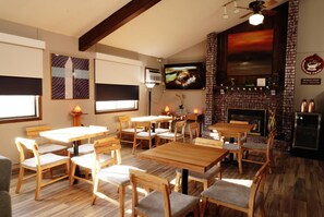 Free daily buffet breakfast - AmericInn by Wyndham Forest Lake (Forest Lake)
