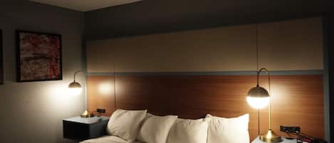 Escritorio y espacio para trabajar con laptop