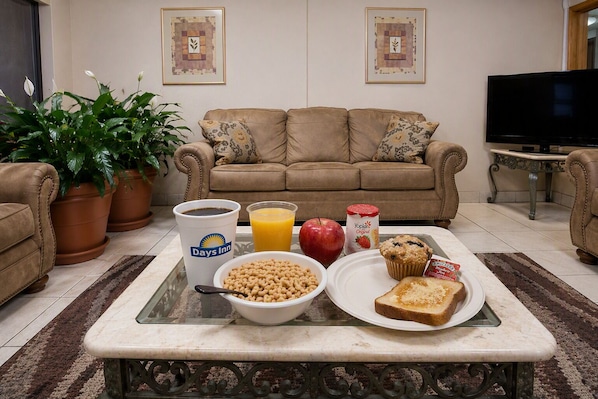 Free daily self-serve breakfast - Days Inn by Wyndham St Cloud (St Cloud)