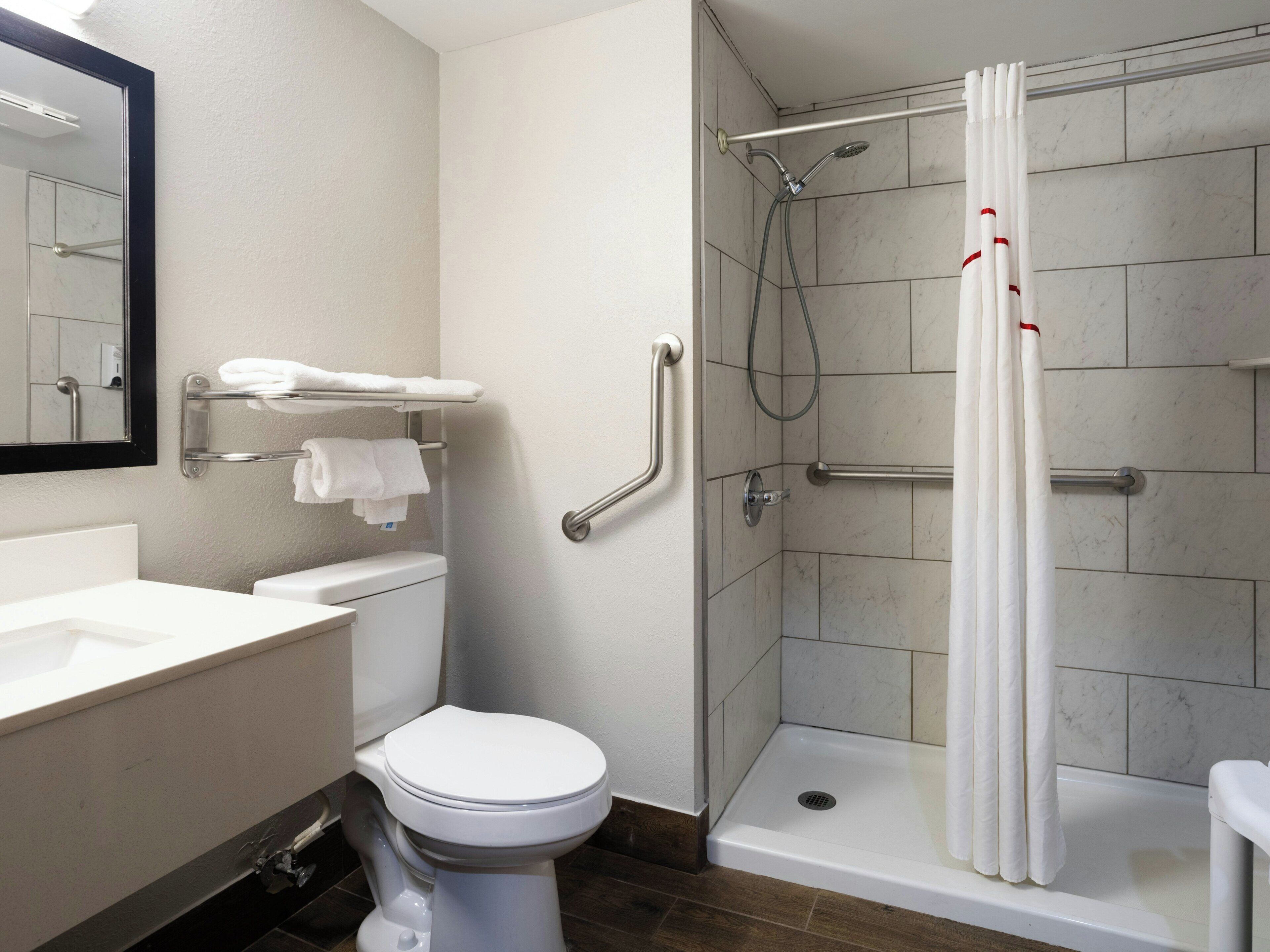 Ensemble douche/baignoire, articles de toilette gratuits, sèche-cheveux