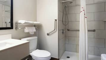 Ensemble douche/baignoire, articles de toilette gratuits, sèche-cheveux