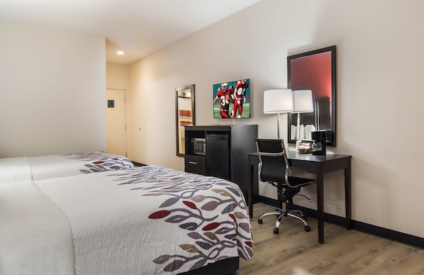 Iron/ironing board, free cots/infant beds, rollaway beds, free WiFi - Red Roof Inn Binghamton North (Binghamton)