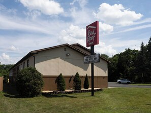 Exterior - Red Roof Inn Binghamton North (Binghamton)