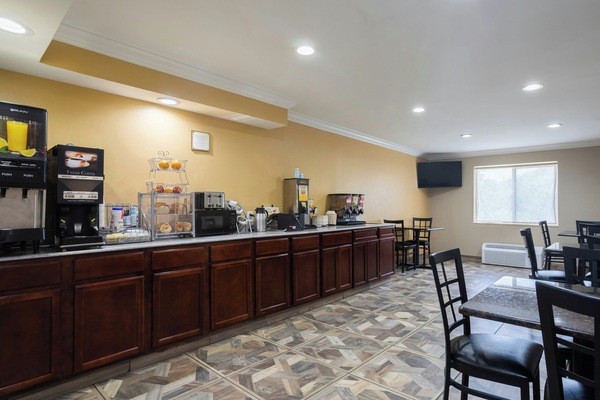 Free daily continental breakfast