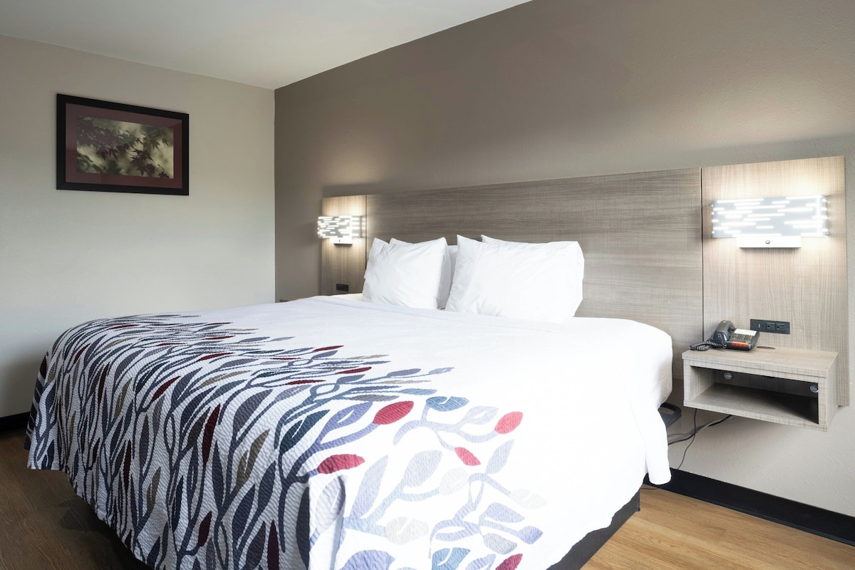 Superior Room, 1 King Bed (Smoke Free) | Iron/ironing board, free cots/infant beds, rollaway beds, free WiFi