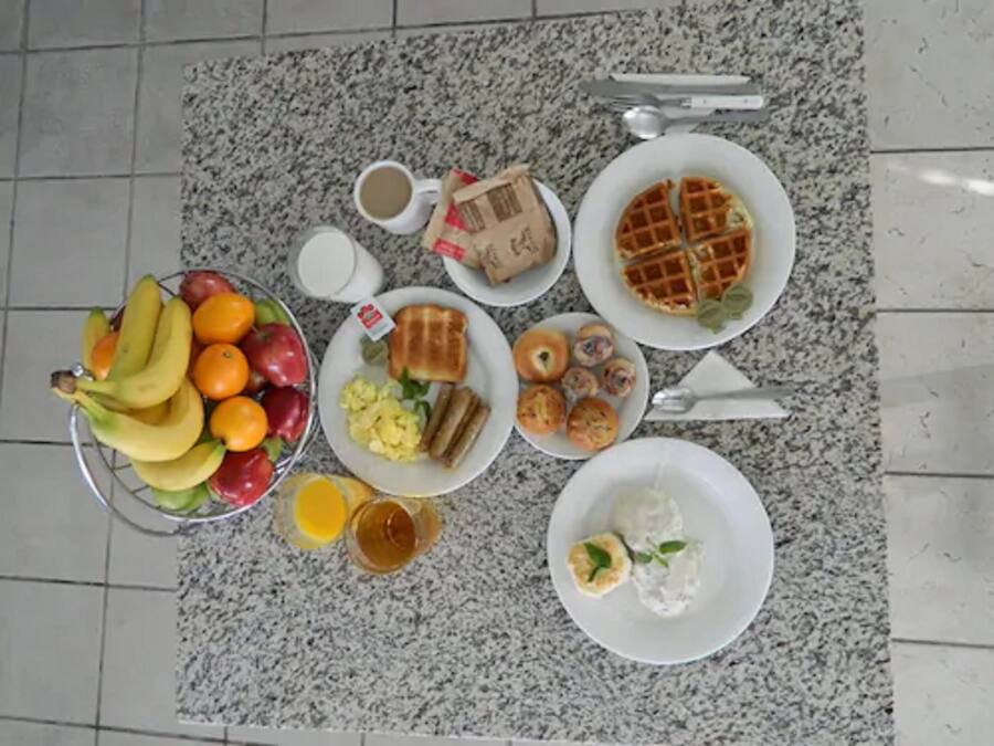 Ilmainen päivittäinen täysi aamiainen