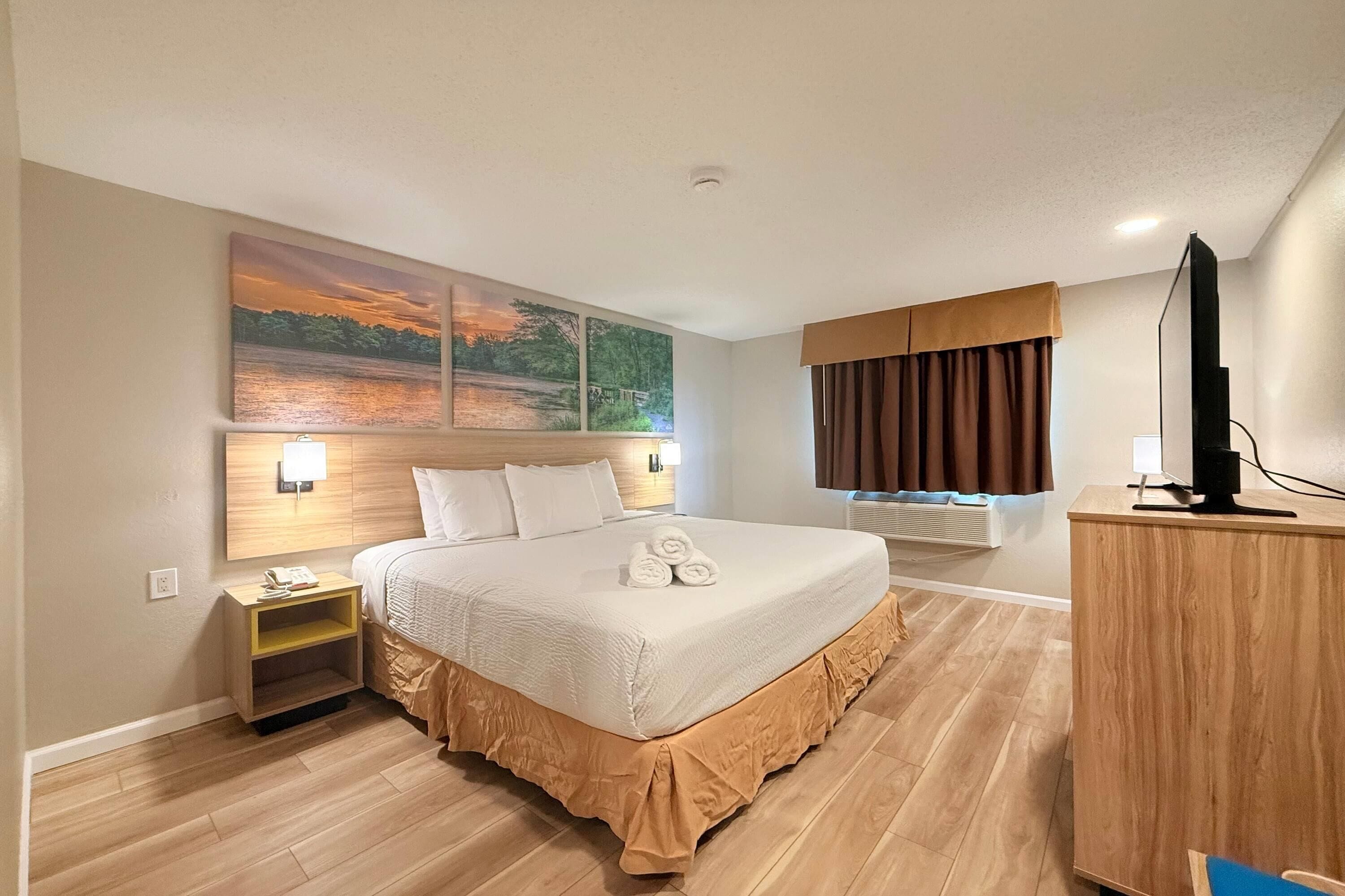 Studio Suite, 1 King Bed, Non Smoking | Desk, free cribs/infant beds, rollaway beds, free WiFi