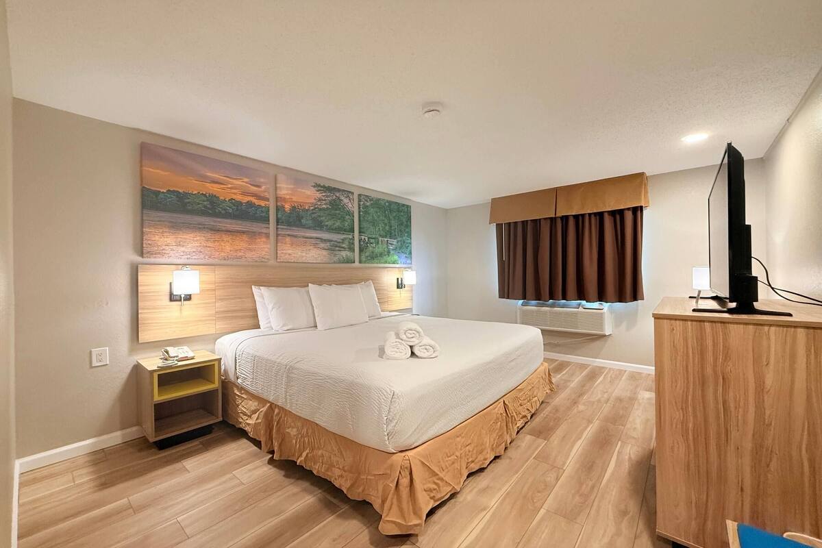 Escritorio, cunas gratuitas, camas plegables/adicionales y wifi gratis