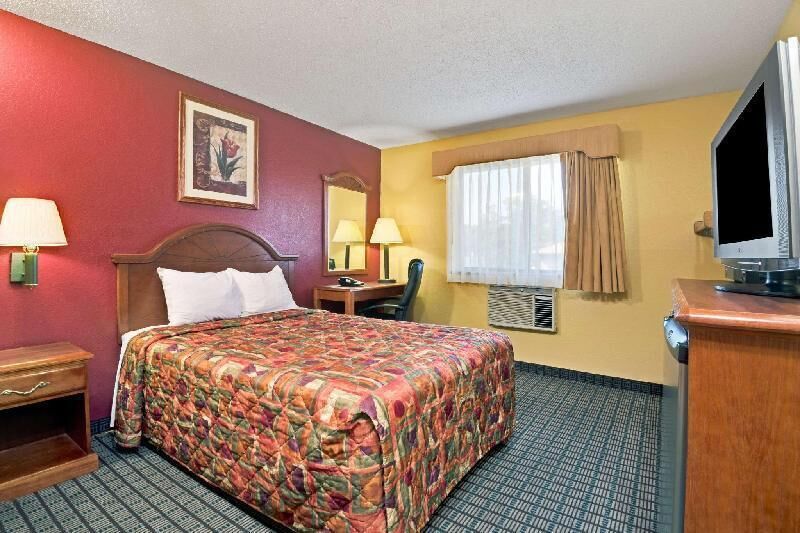Desk, free cots/infant beds, rollaway beds, free WiFi