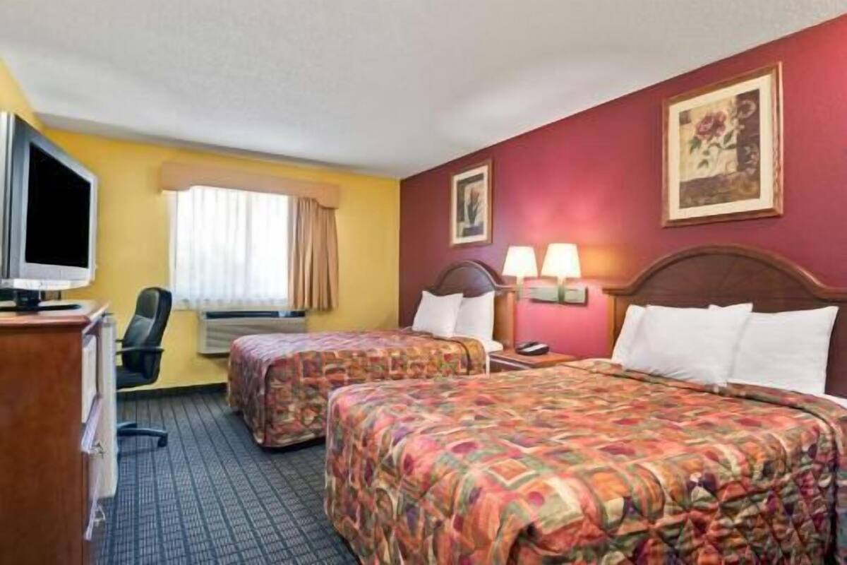 Desk, free cribs/infant beds, rollaway beds, free WiFi