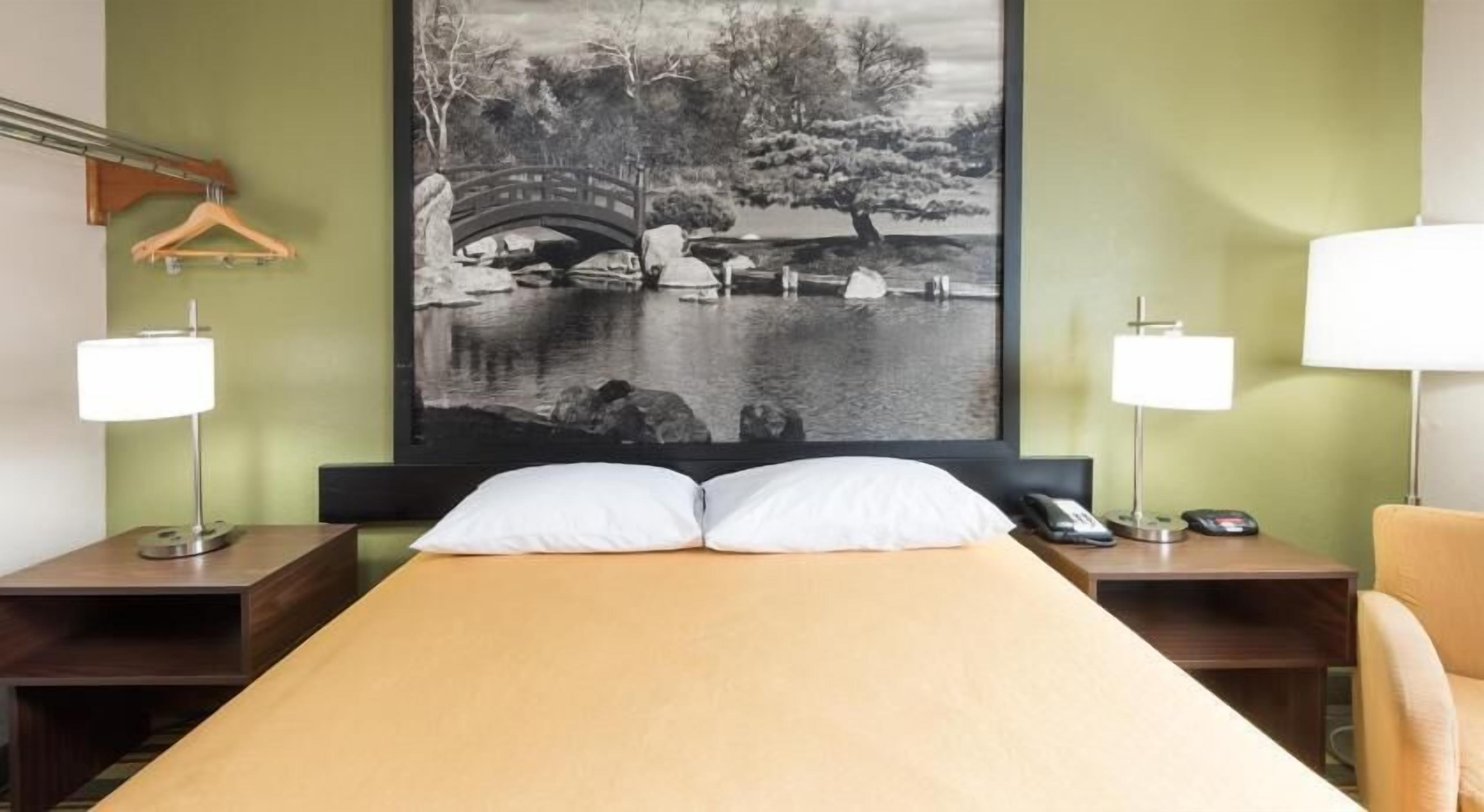 Desk, free WiFi, bed sheets