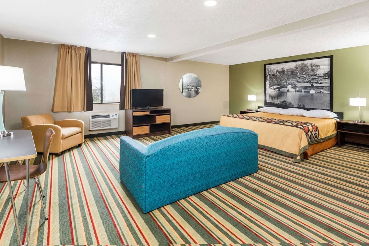 Desk, free WiFi, bed sheets
