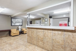 Lobby - Super 8 by Wyndham Bloomington/Normal (Bloomington)