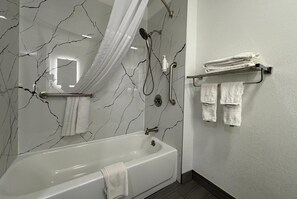 Chambre Standard, 1 grand lit, accessible aux personnes à mobilité réduite, non-fumeur | Salle de bain adaptée