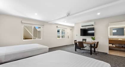 Good Nite Inn - Calabasas