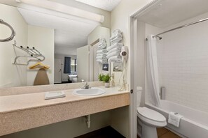 Combined shower/bathtub, eco-friendly toiletries, hair dryer, towels