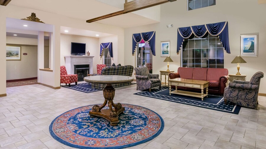 Howard Johnson by Wyndham Mystic