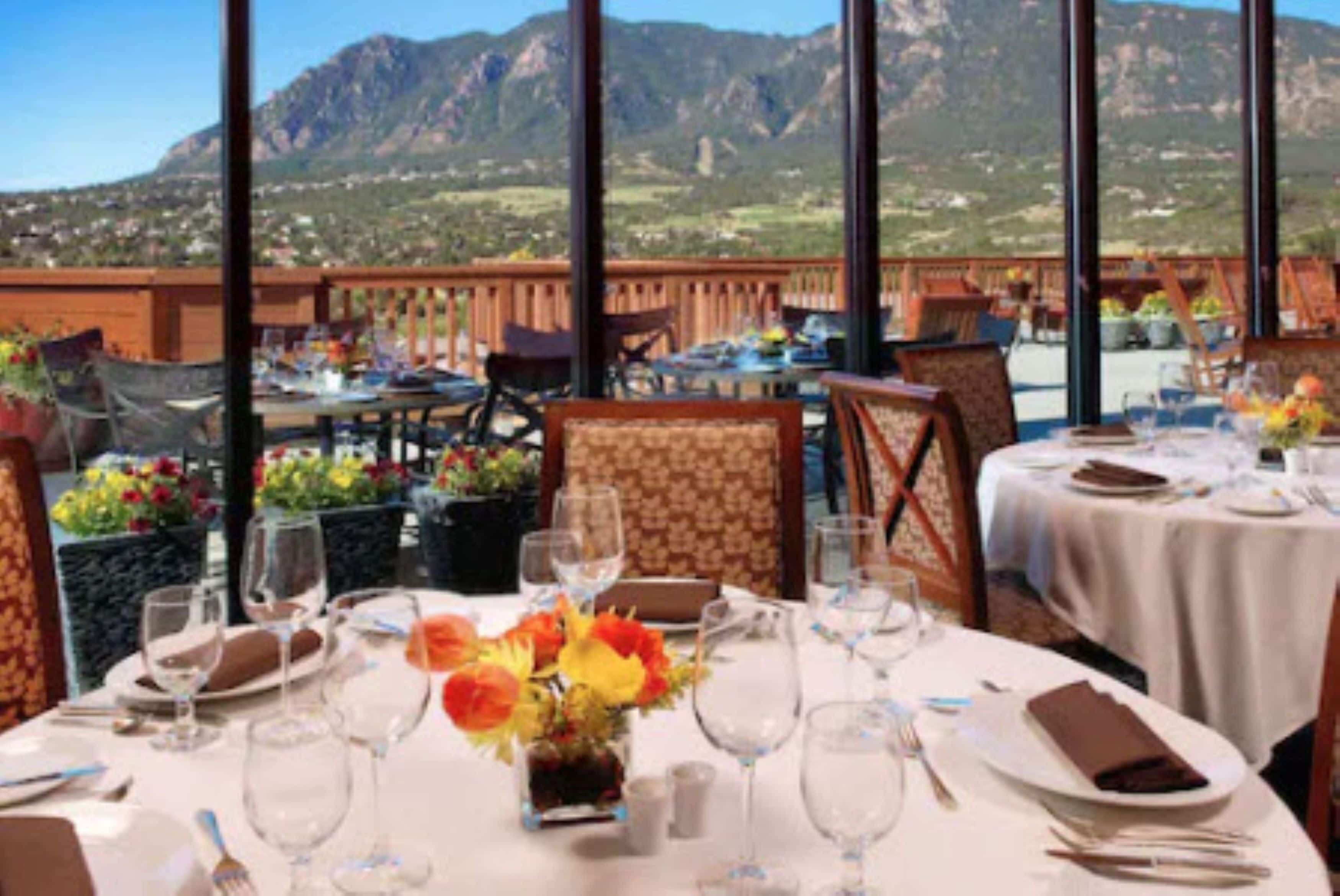 2 restaurants, breakfast served