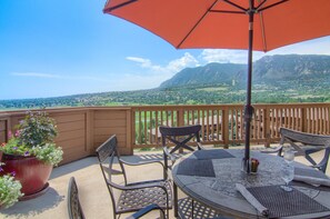 2 restaurants, breakfast served