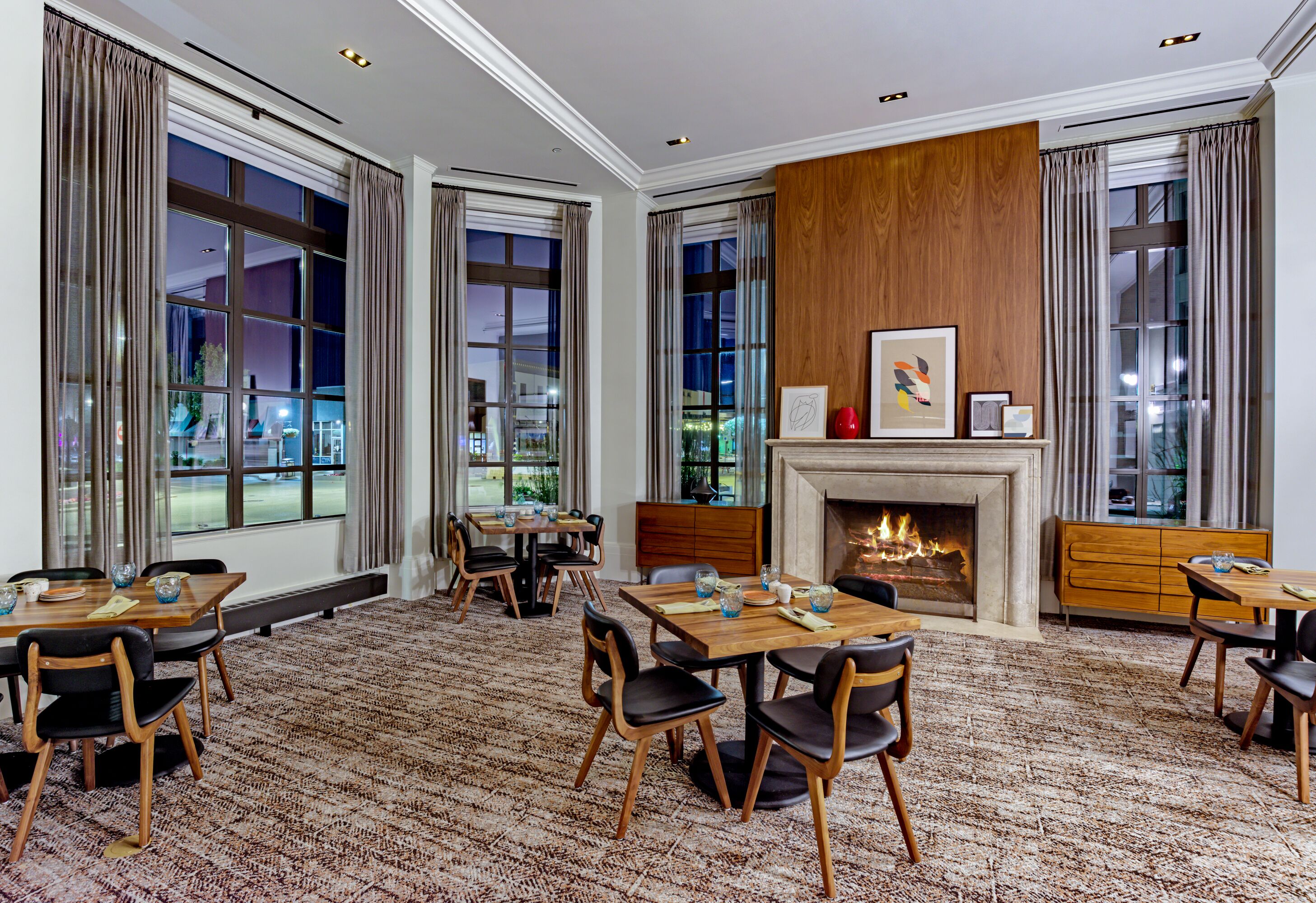 2 restaurants, breakfast, lunch, dinner served; american cuisine