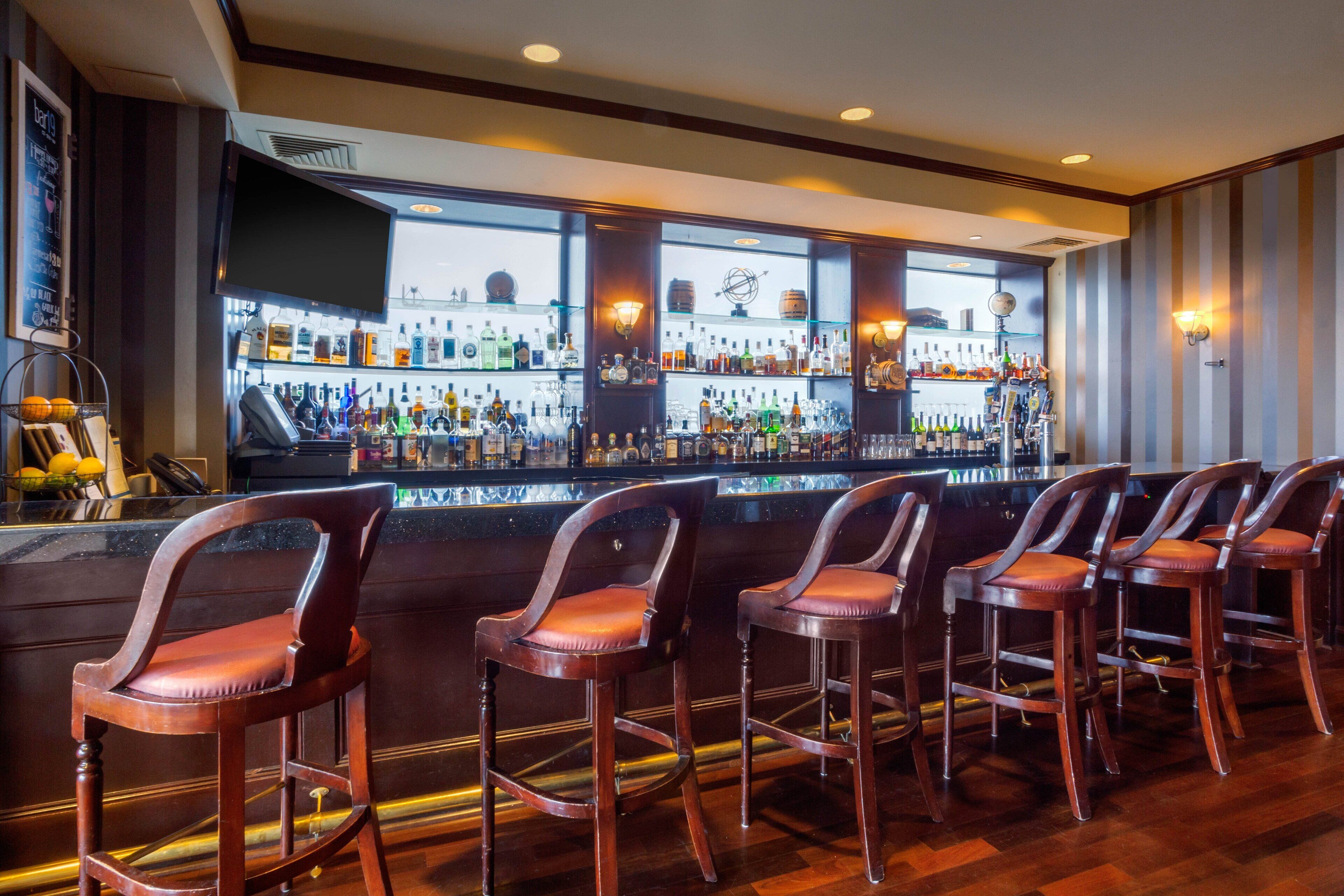 Serves dinner and happy hour