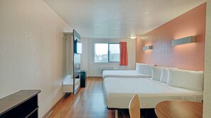 Chambre Standard, 2 lits doubles, accessible aux personnes à mobilité réduite, non-fumeurs | Bureau, espace de travail pour ordinateur portable, draps fournis