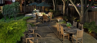 Bethesda Court Hotel