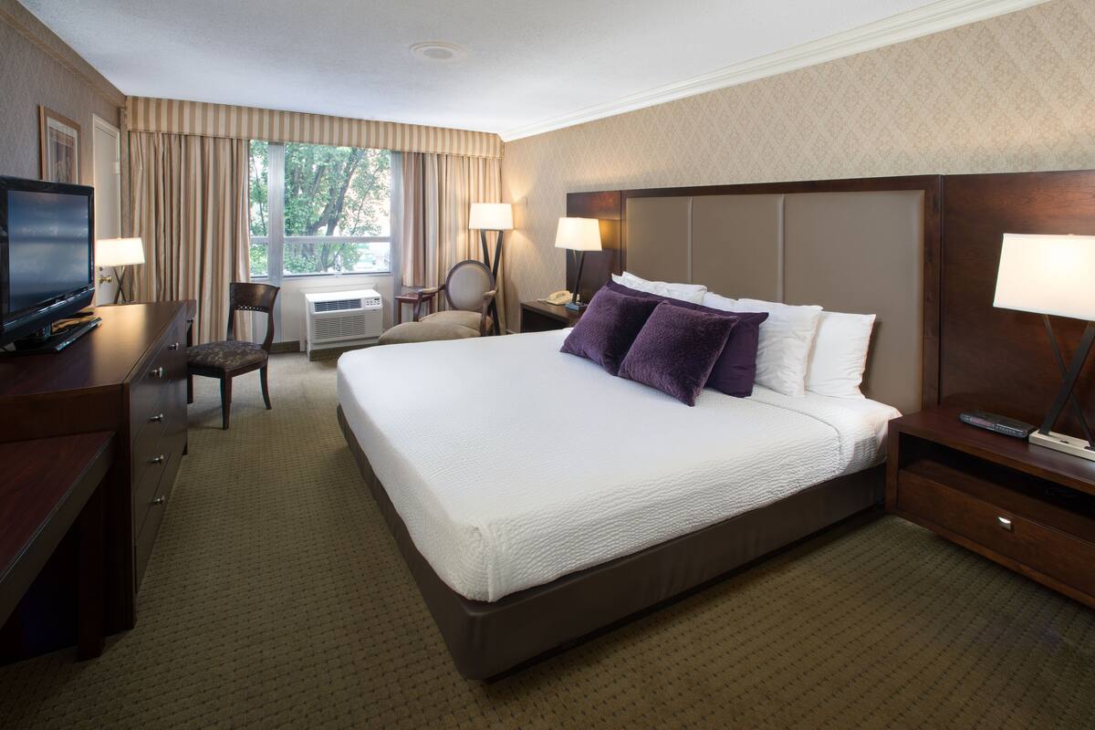 Egyptian cotton sheets, premium bedding, down comforters, in-room safe