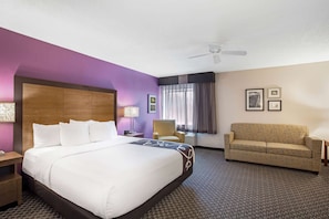 Deluxe Suite, 1 King Bed with Sofa bed, Non Smoking | Premium bedding, desk, iron/ironing board, free cots/infant beds