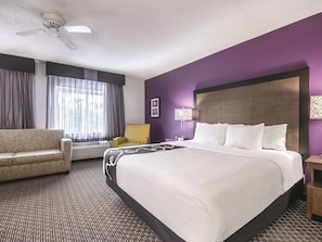 Deluxe Suite, 1 King Bed with Sofa bed, Non Smoking | Premium bedding, desk, iron/ironing board, free cots/infant beds