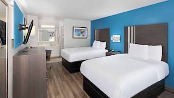 Rom, 2 dobbeltsenger, ikke-røyk | Senger med overmadrass, skrivebord og strykejern/-brett