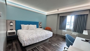 Standard Room, 1 King Bed | Pillow-top beds, desk, blackout curtains, iron/ironing board