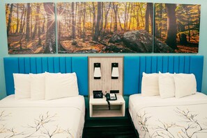 ルーム クイーンベッド 2 台 禁煙 | ピロートップベッド、デスク、遮光カーテン、アイロン / アイロン台