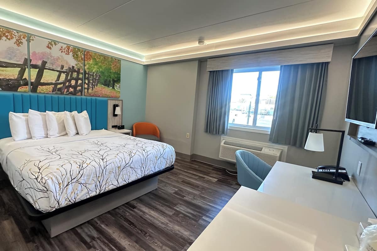 Colchones con pillow-top, escritorio y cortinas blackout