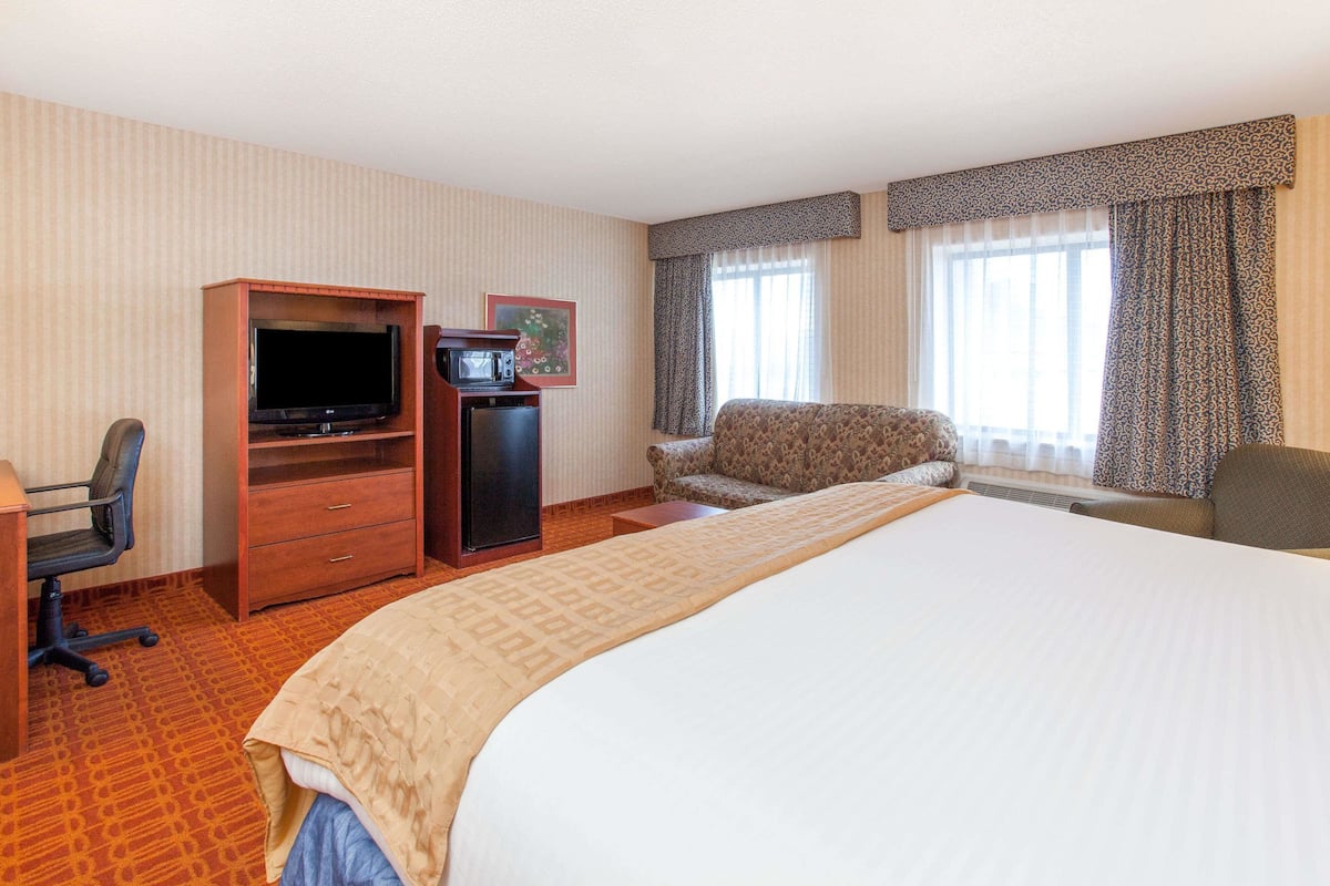 Premium bedding, desk, blackout curtains, iron/ironing board