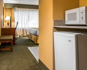 Premium bedding, minibar, desk, blackout drapes