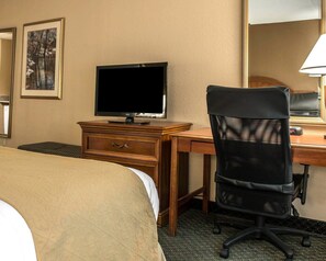 Premium bedding, minibar, desk, blackout drapes
