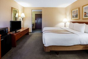 Apartment, 1 King Bed, Non Smoking | Pillowtop beds, desk, laptop workspace, blackout drapes - La Quinta Inn by Wyndham Detroit Southgate (Southgate)