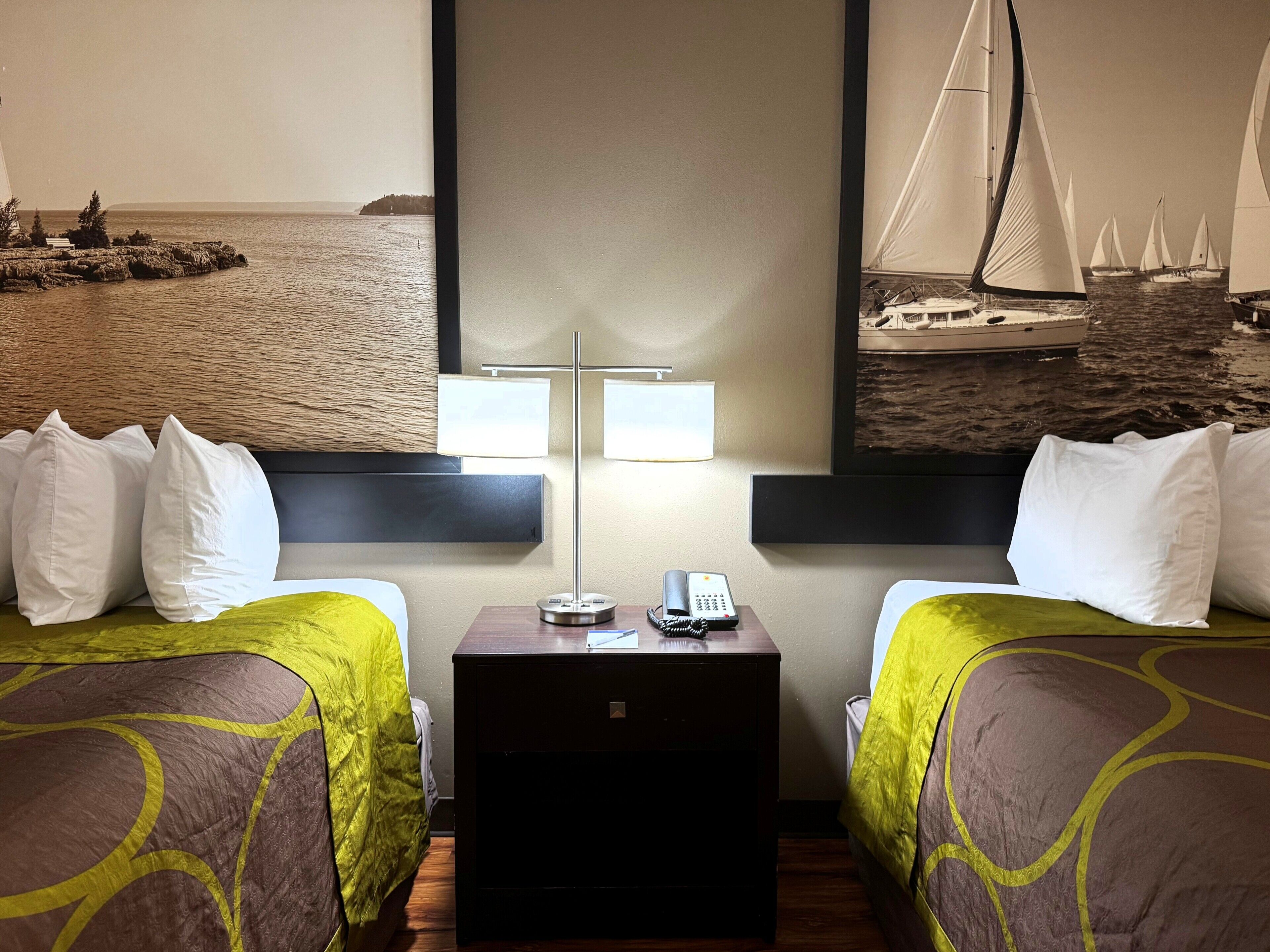 Colchones con pillow-top y tabla de planchar con plancha 