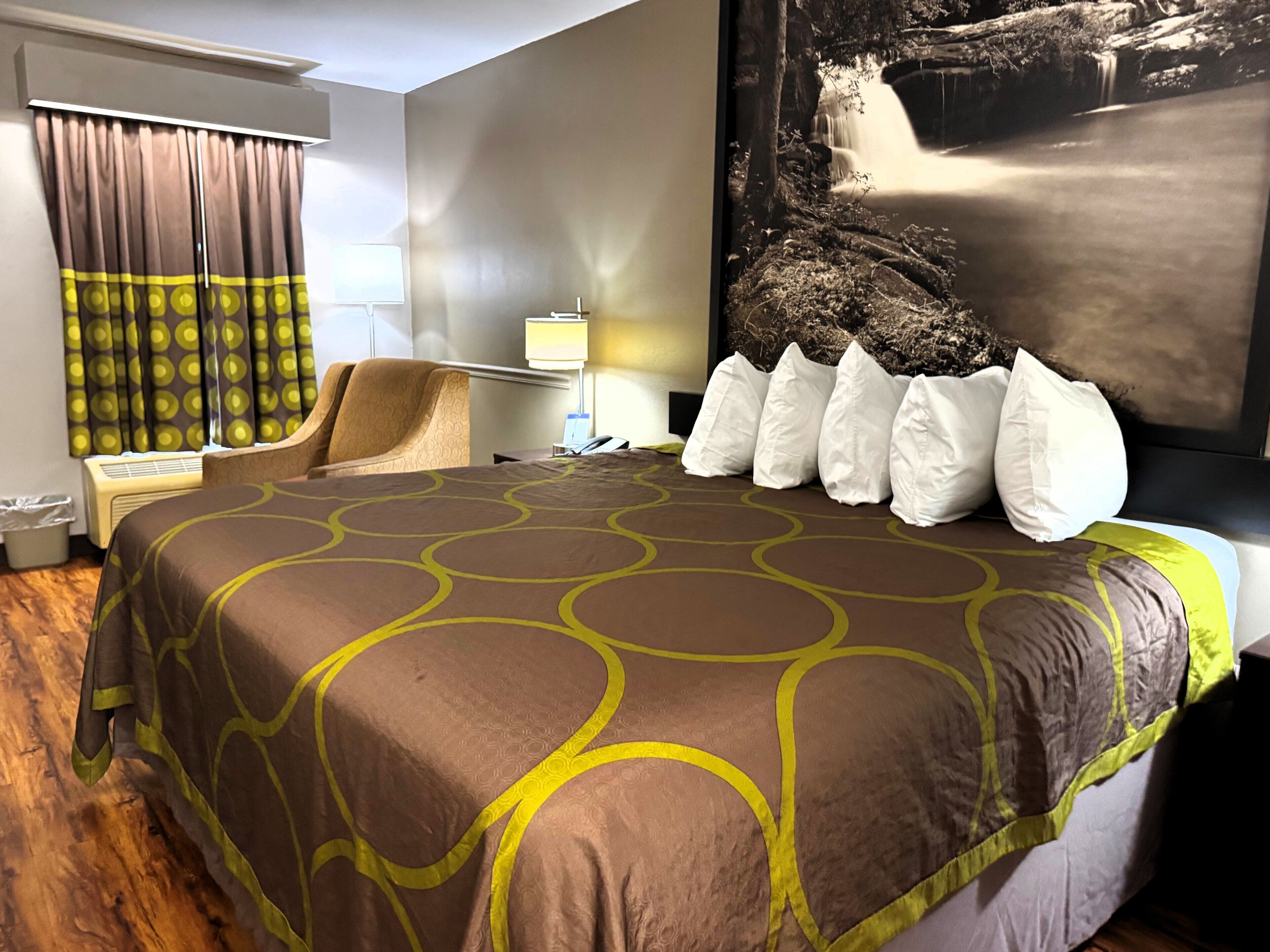 Colchones con pillow-top y tabla de planchar con plancha 