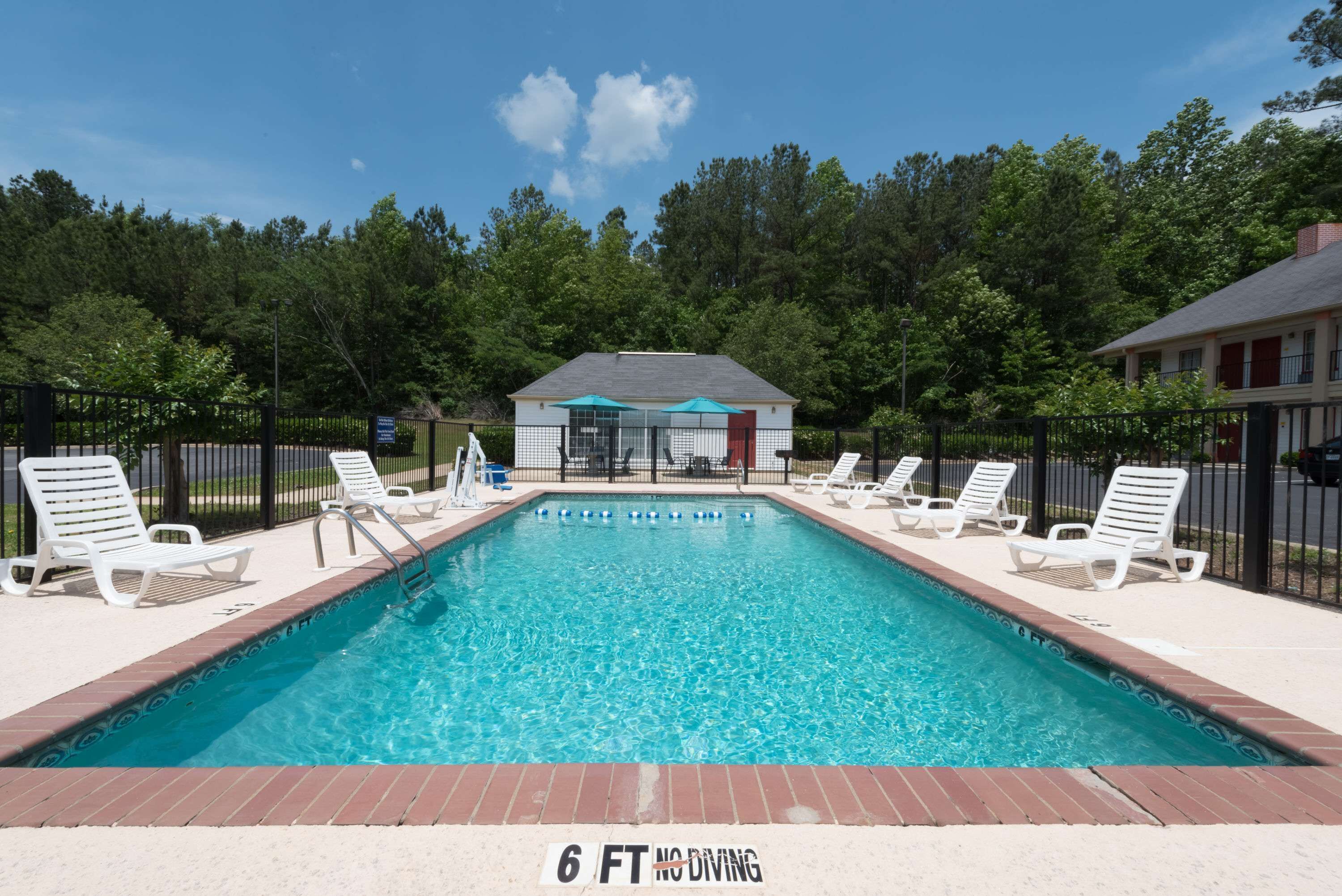 Sæsonbestemt udendørs pool