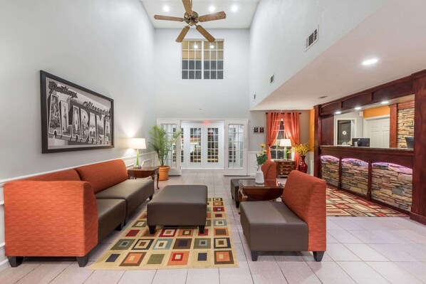 Lobby - Super 8 by Wyndham Alexander City (Alexander City)