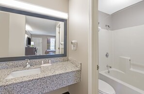Bathroom - Super 8 by Wyndham Alexander City (Alexander City)