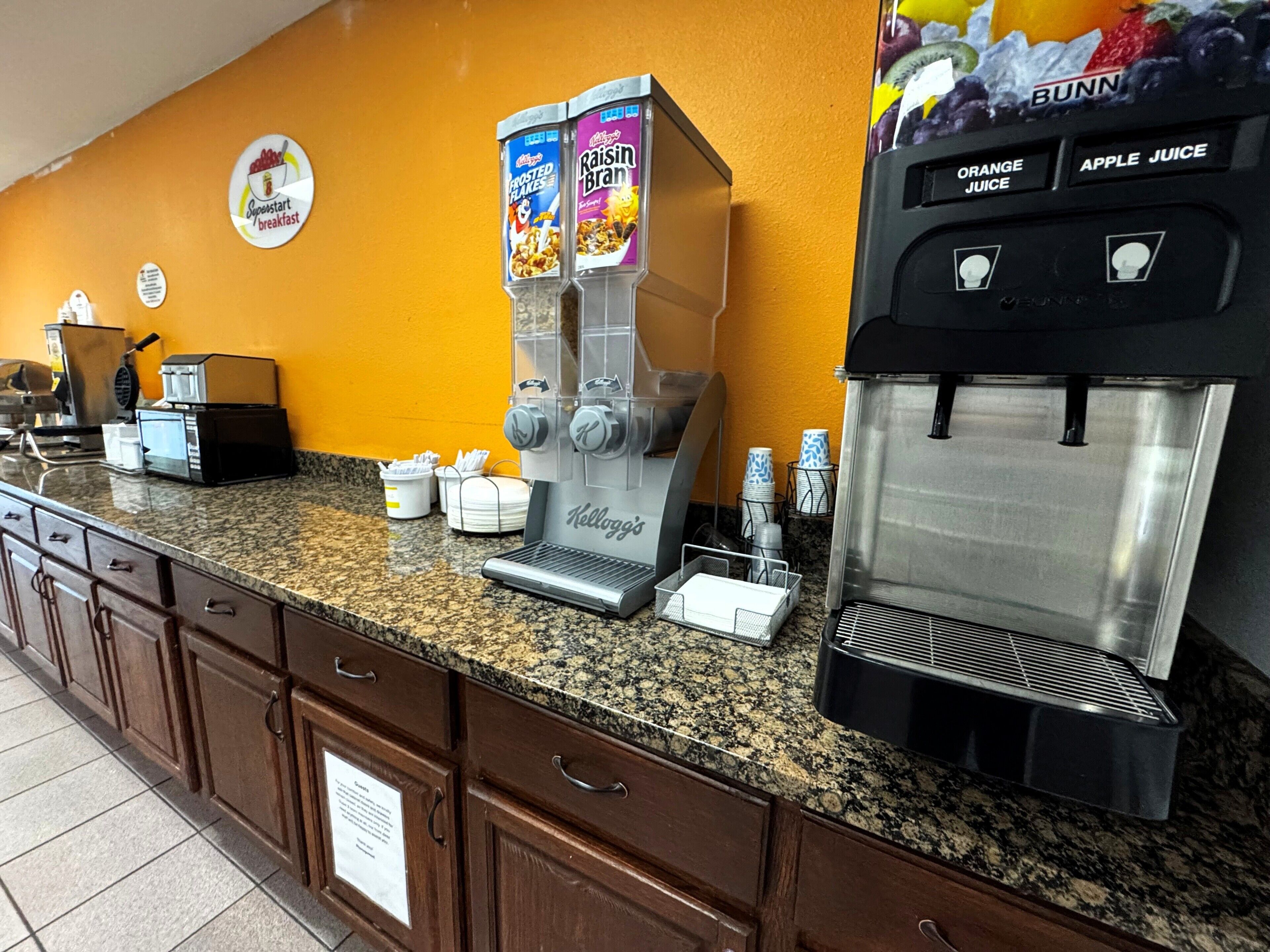 Café da manhã com buffet grátis todos os dias