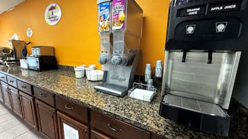Café da manhã com buffet grátis todos os dias