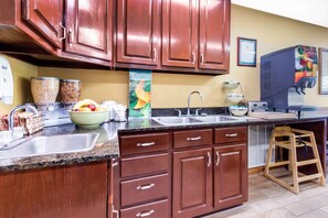 Free daily continental breakfast