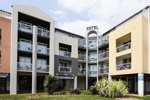 Front of property - The Originals Boutique, Hôtel Admiral's, Les Sables-d'Olonne (Les Sables-d'Olonne)