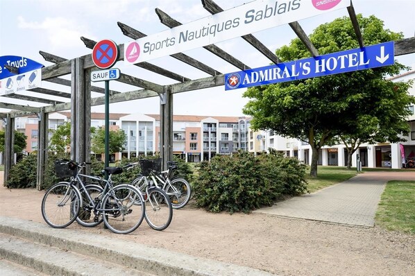 Property grounds - The Originals Boutique, Hôtel Admiral's, Les Sables-d'Olonne (Les Sables-d'Olonne)